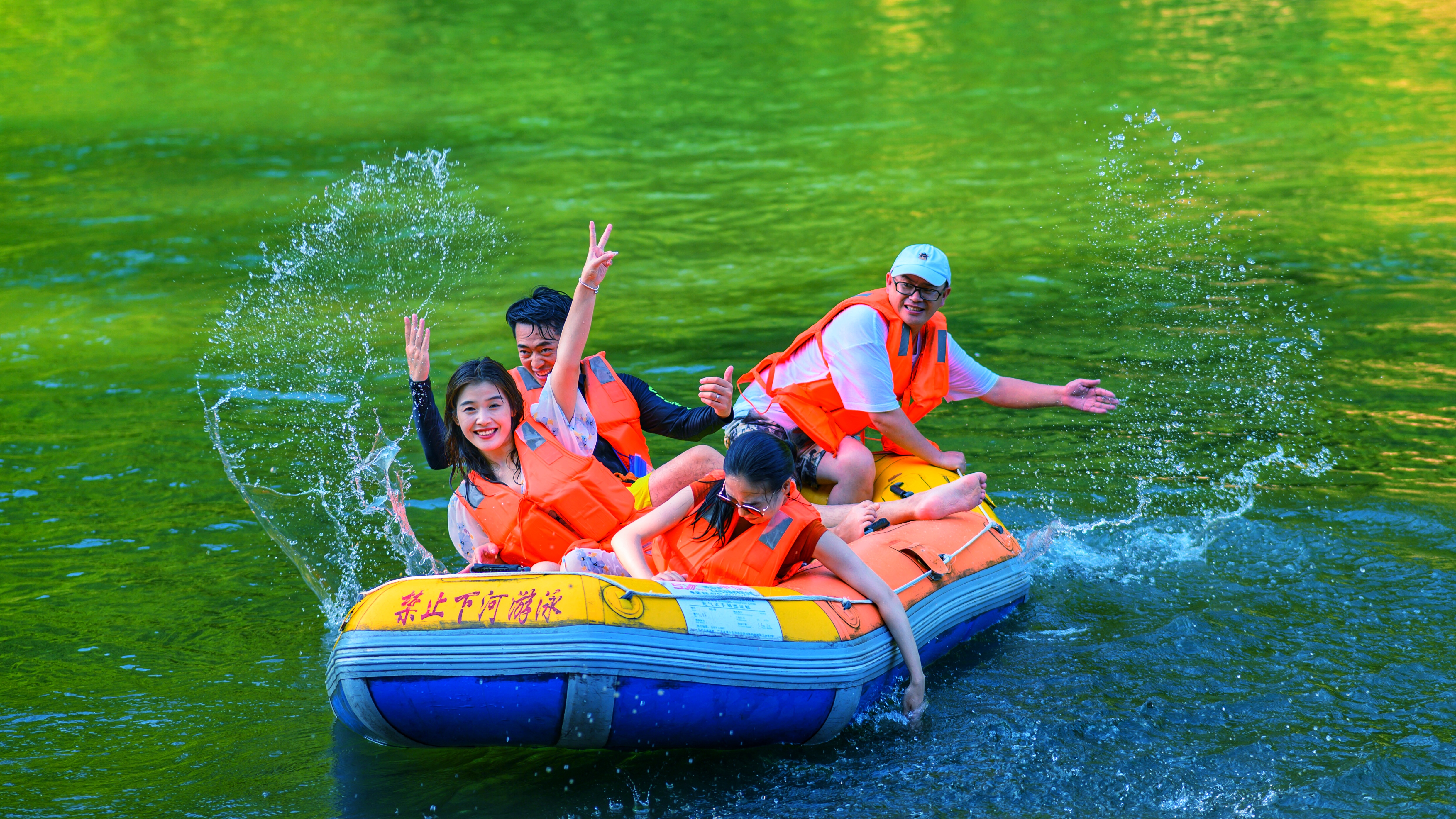 安徽石台怪潭漂流,还你17度的清凉一夏__凤凰网