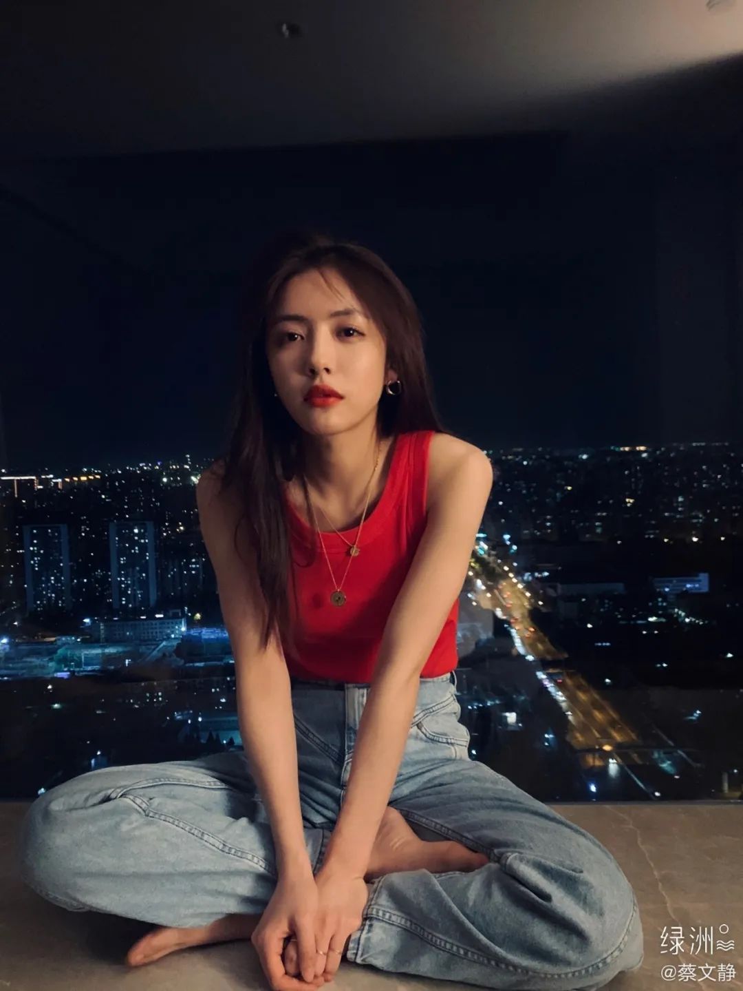 诚如正在播出的电视剧《紧急公关》里的许雯雯一角▼回到演员本身,戏