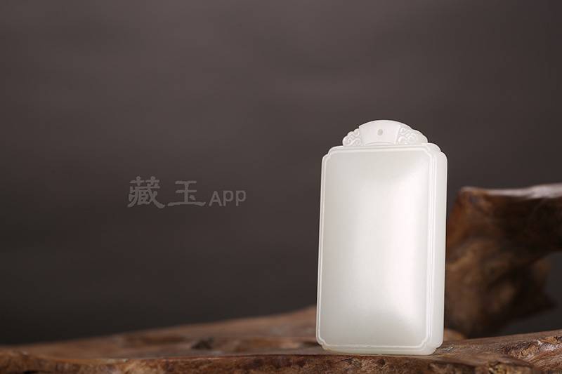 和田玉里最好的玉牌是什么？这种牌子为何连乾隆都爱不释手！（和田玉牌贵吗值钱吗）