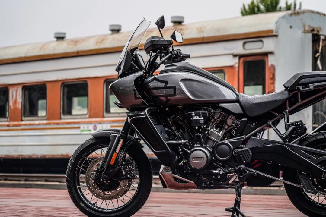 看到哈雷的adv,胯下的水鸟突然不香了?