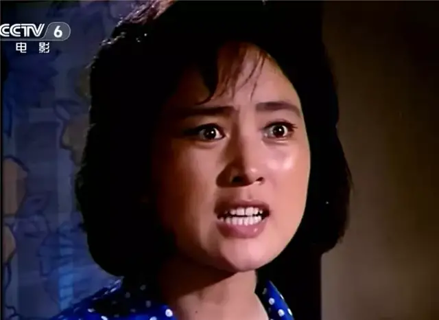 还有一位女演员是嘉英的扮演者张金玲,有种端庄大气的美, 和李秀明