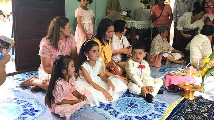 泰国一对5岁龙凤胎兄妹结婚，父母这样解释