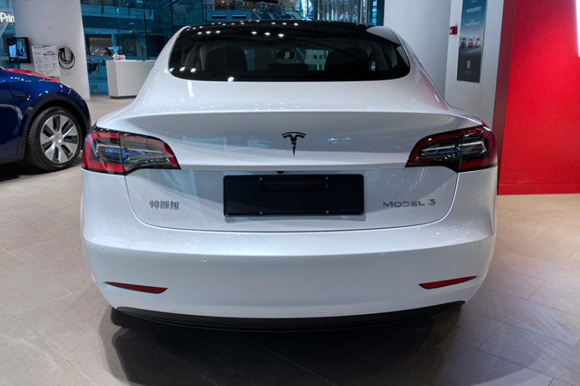 新增双层玻璃电动尾门新款特斯拉model3值不值