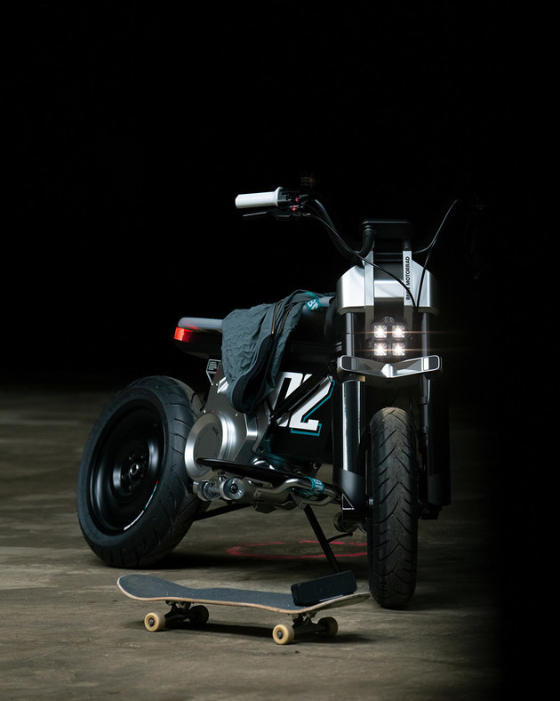 BMW Motorrad CE 02概念车全球首发，或将开辟全新电动摩托车细分市场