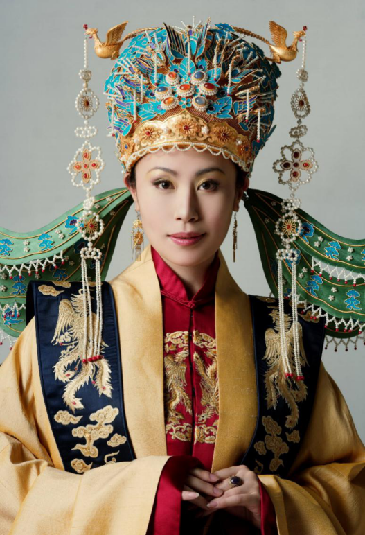 从演员到高管人生百变的王彦华的多样经历