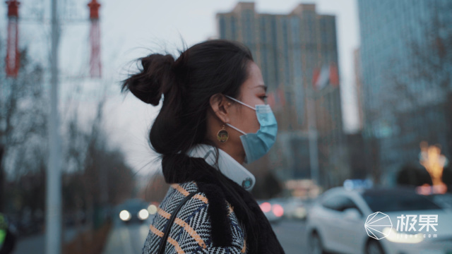 融入穿搭的护颈神器：推揉按摩 热敷理疗，深度缓解颈部压力丨颈部按摩的视频教程