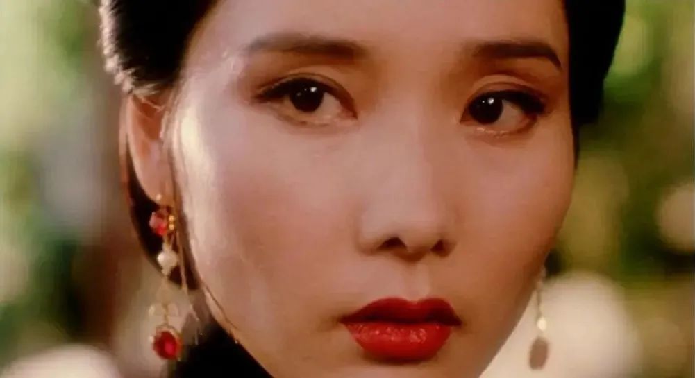 比巩俐都风情,市侩却不艳俗,这类女演员在她之后都绝种了.