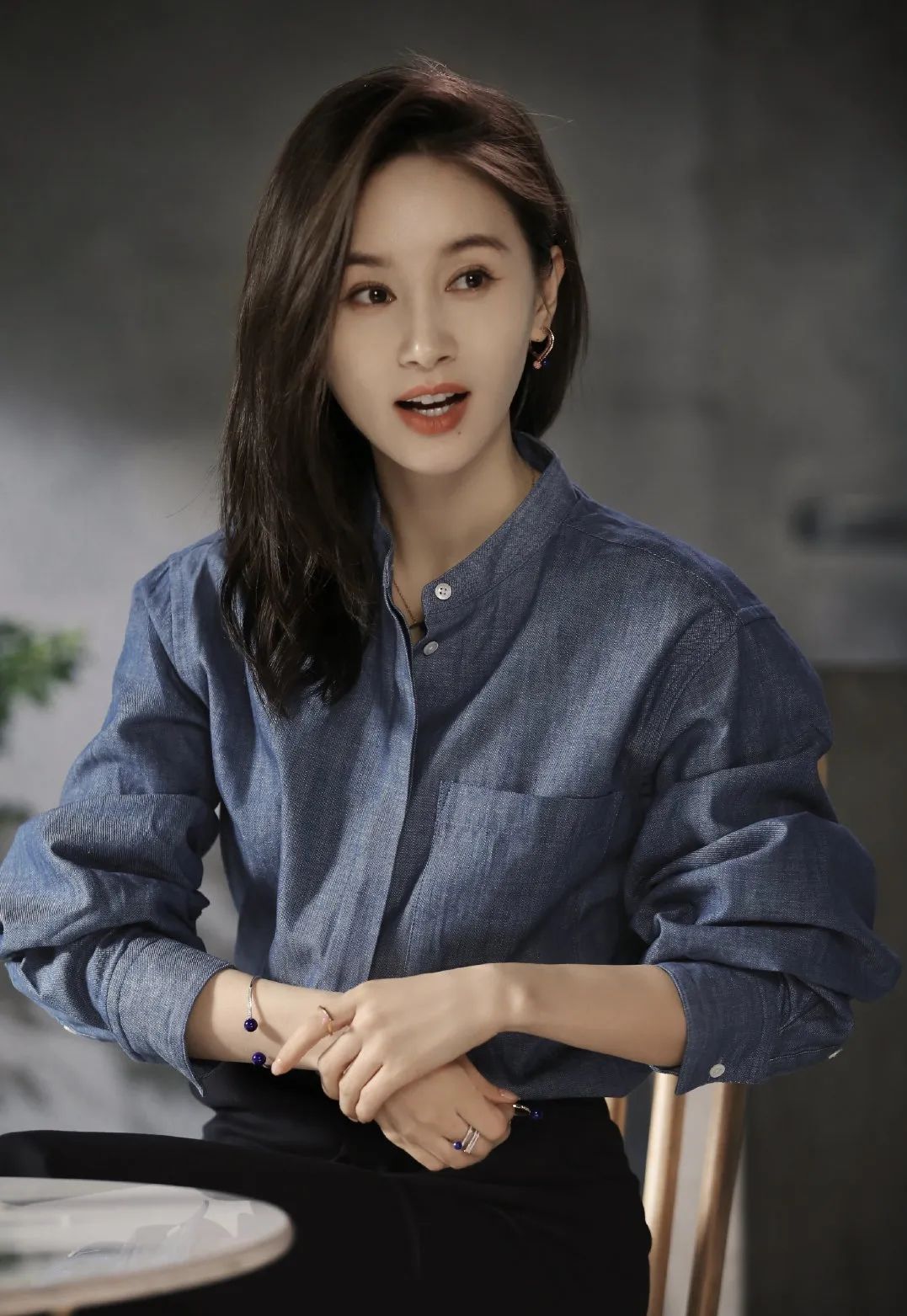 王子文的耳环腕表比恋爱经更有料