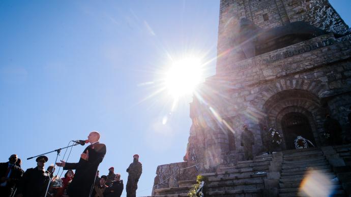 保加利亚举行阅兵式庆祝国庆日，因疫情原因缩减规模