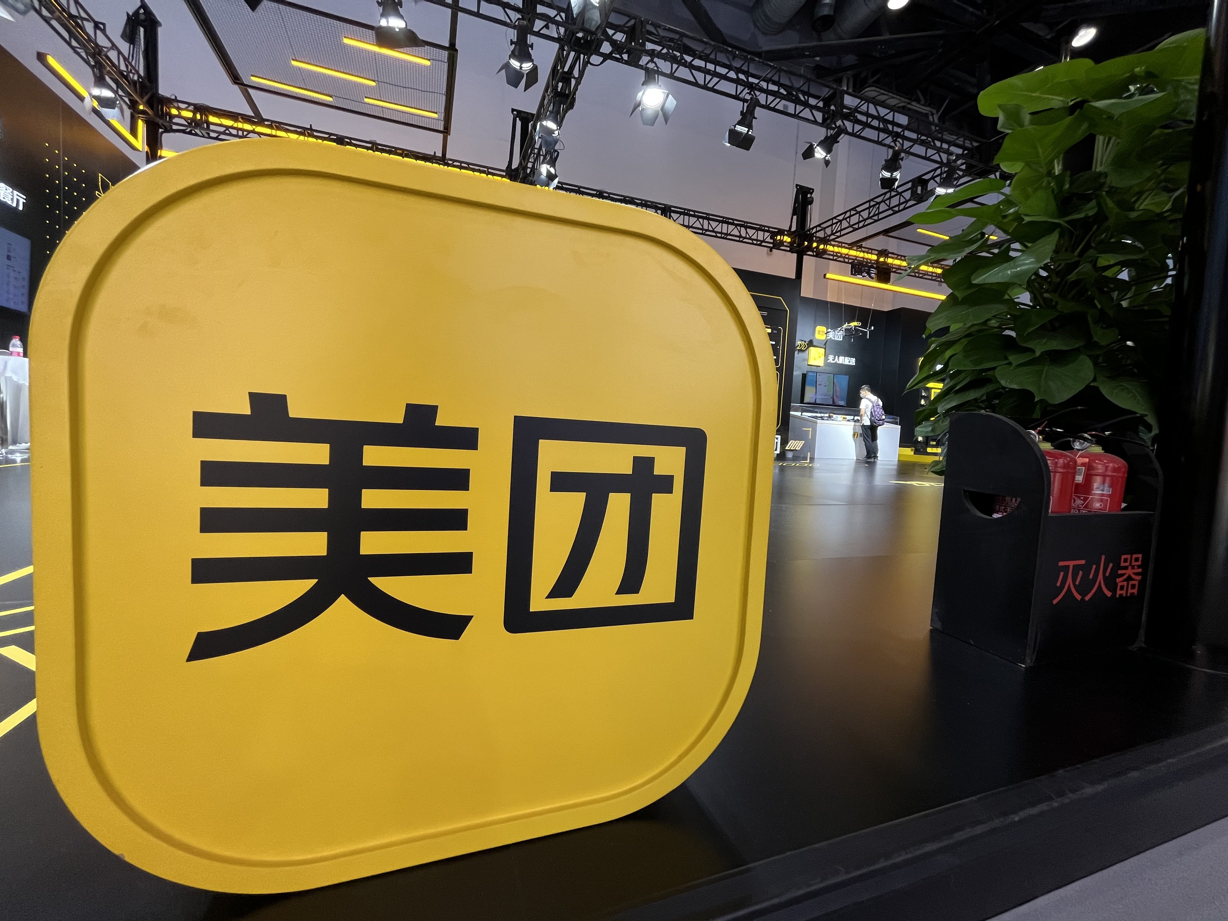 “进料随买”即刻零售业成趋势，携程送餐：中秋节小龙虾、巴妮月饼销售量翻番