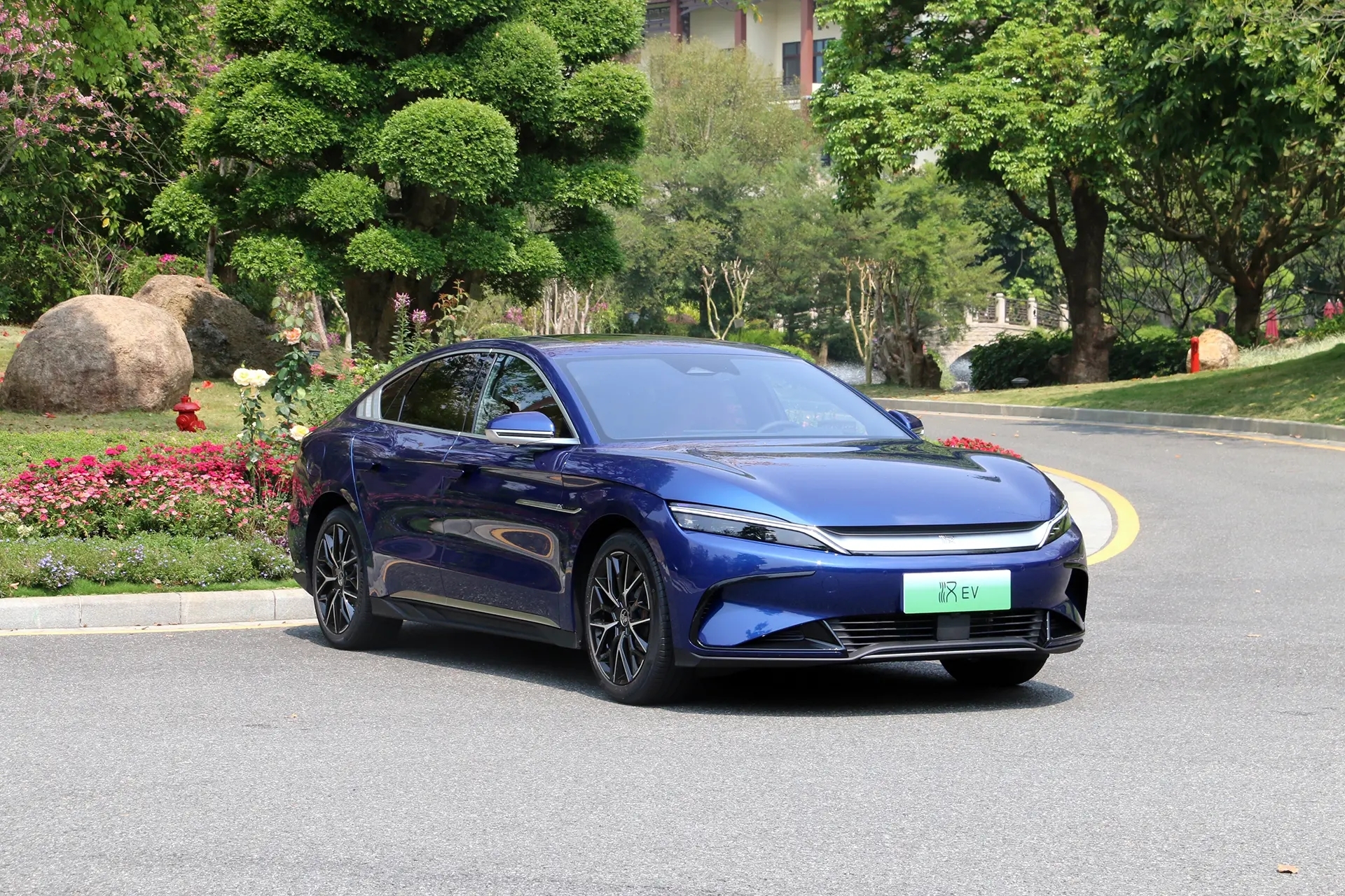 比亚迪汉家族2022款上市车身增加15mm最快37秒破百