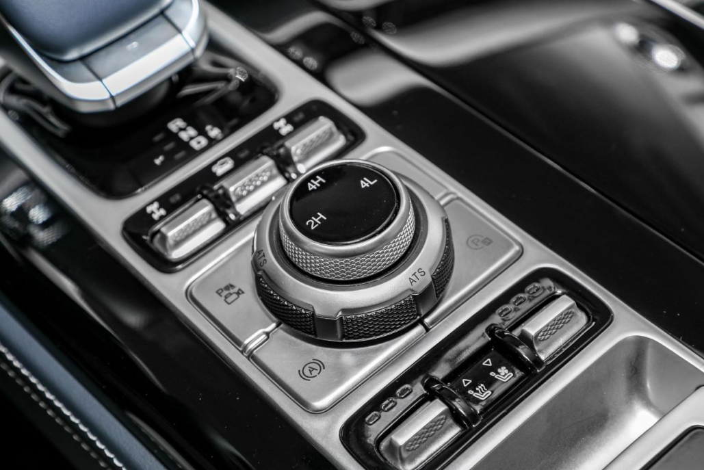 家用版"大g"报到,不足24万起售标配四驱,越野豪华