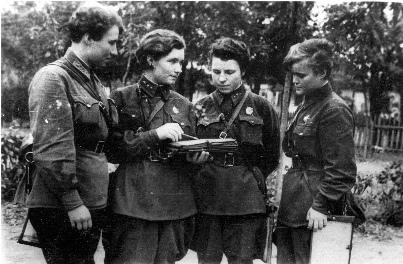 二战制服的苏联女兵 库存图片. 图片 包括有 减速火箭, 弹药, 其次, 表面, 重立法, 帽子, 背包 - 35958561