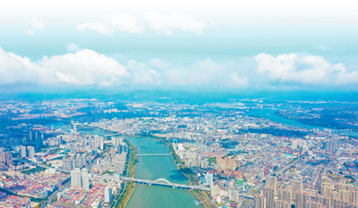 江西赣州市章贡区风貌。胡江涛摄(影像中国)