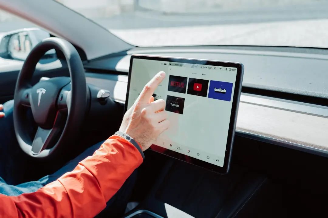 特斯拉车机系统。