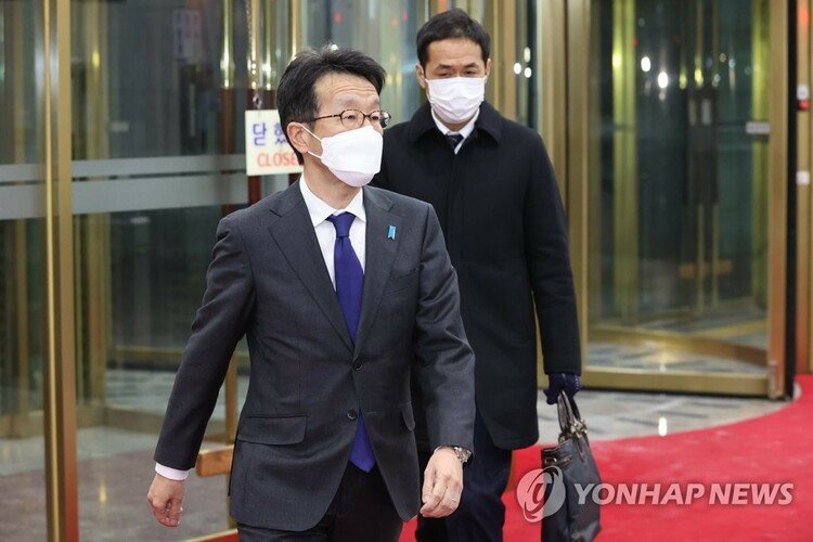 日本疯狂扩军备武:要干吗?啥后果?