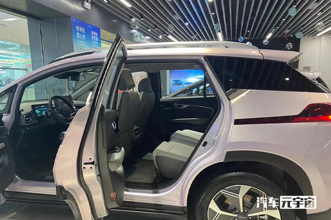 广汽埃安纯电7座SUV三天后上市预计20万起售-图3