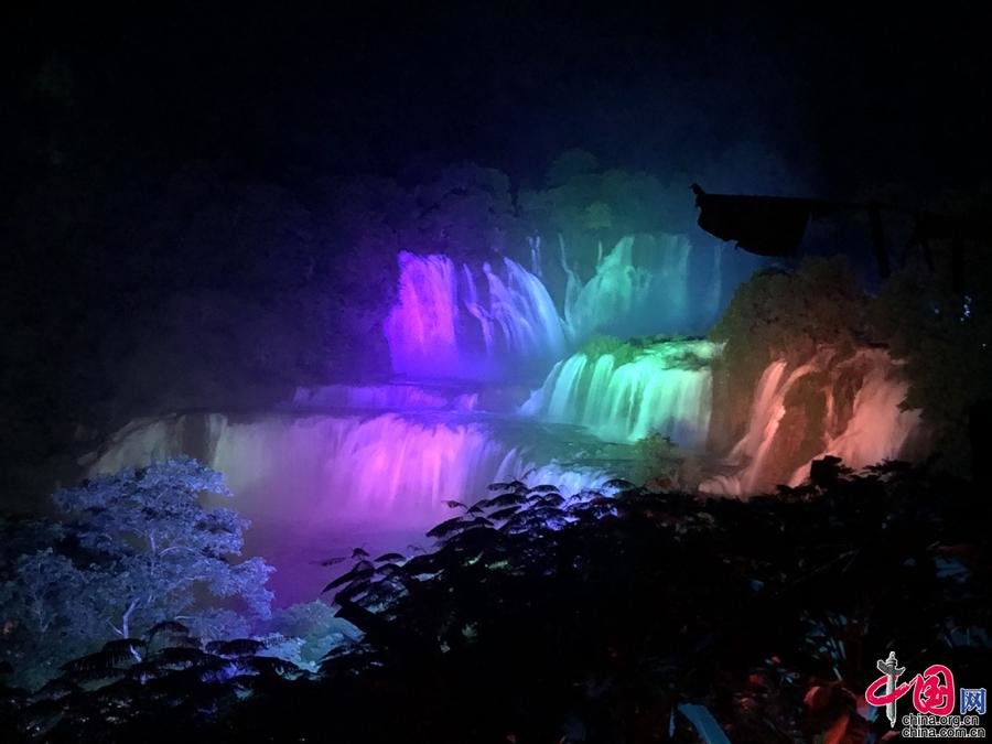 德天跨国瀑布夜景 摄影 中国网记者 苏向东