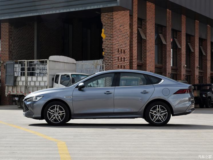 比亚迪 秦plus 2021款 dm-i 120km 尊贵型