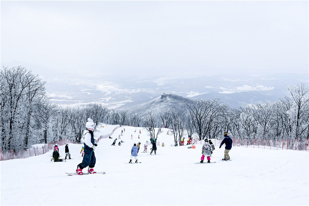 万科松花湖滑雪场班车图片