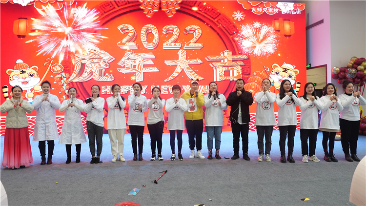 朗诵、歌舞、小品、舞台剧……重庆市第一一0中学校教育集团联欢会好戏上演  第9张