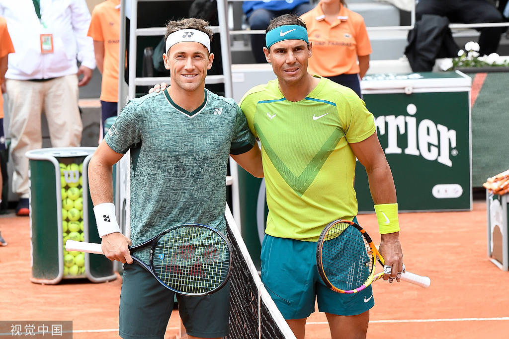 鲁德（左）出自纳达尔网球学校。