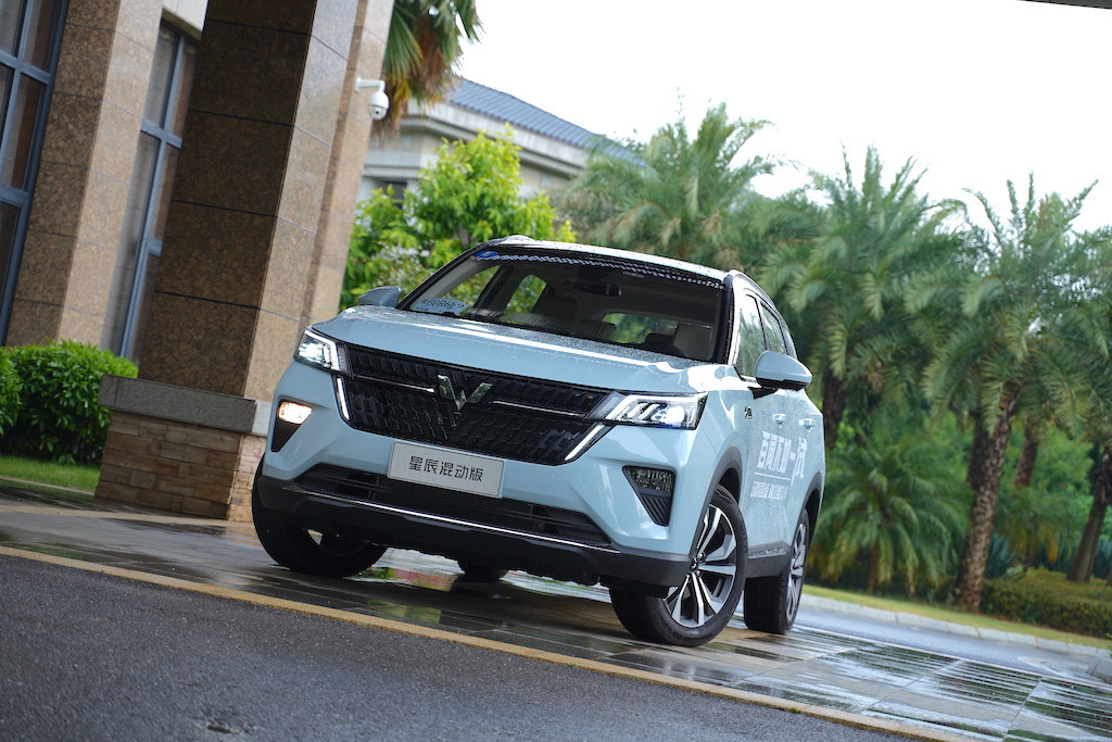 听说人民需要混动suv五菱安排试驾五菱星辰混动版