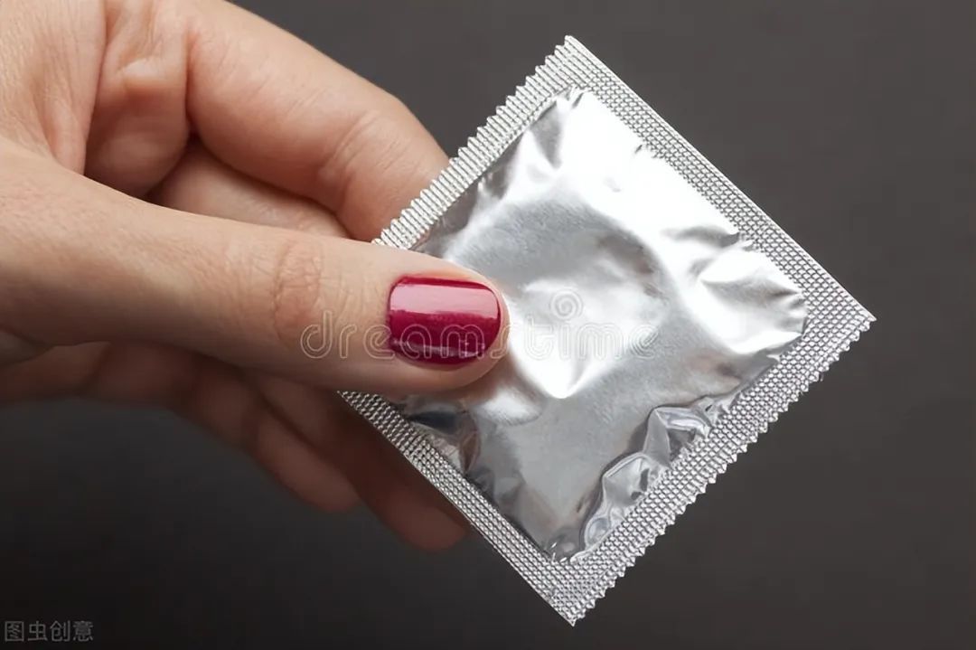 ¿El lubricante del preservativo tiene veneno? ¿Debo lavarlo ?