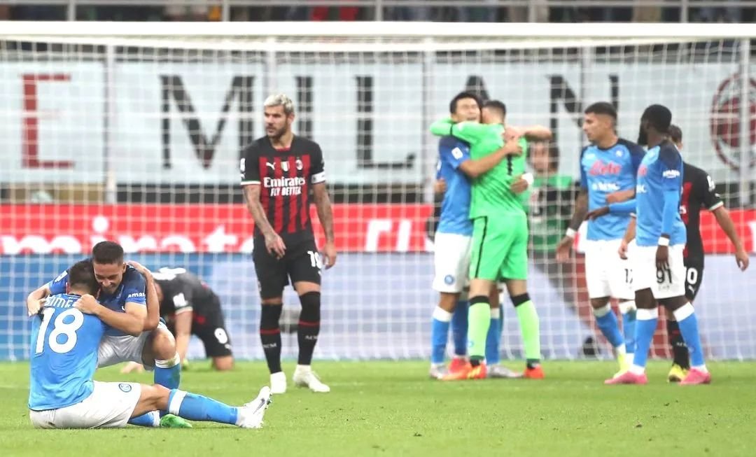 意甲联赛战火重燃 尤文图斯强势领跑 AC米兰遭遇客场滑铁卢 国际米兰新援首秀惊艳 罗马主帅更迭引发战术变革 那不勒斯主场力克强敌保持争冠希望 多支球队为欧战资格展开激烈争夺 赛季末段每场比赛都成关键战