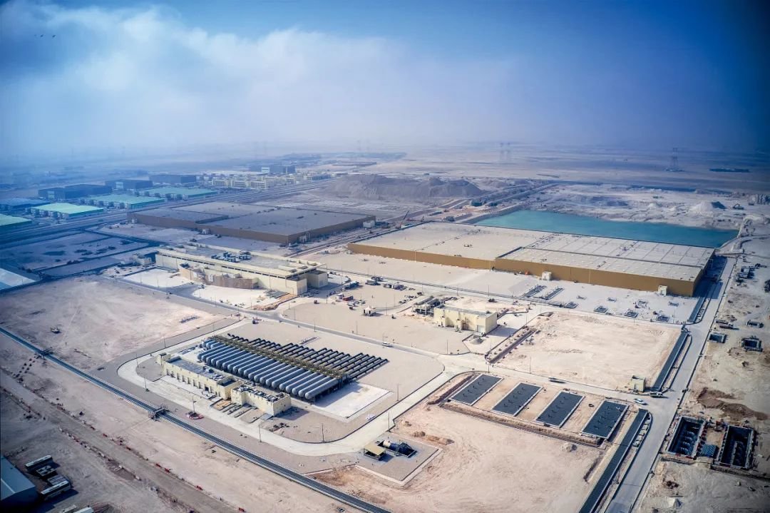 中国能建葛洲坝集团承建的卡塔尔供水工程E标全景。图/中国能源建设股份有限公司