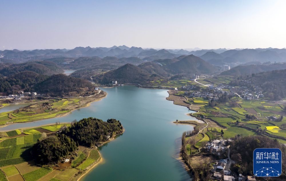 3月8日拍摄的贵州省黔西市绿化白族彝族乡大海子田园春色(无人机照片)