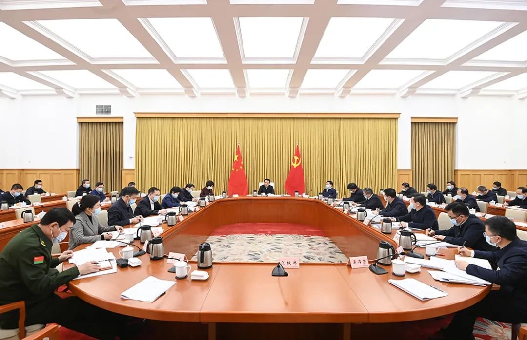 12月9日，重庆市委常委会召开会议，市委书记袁家军主持会议并讲话。记者 苏思 摄/视觉重庆