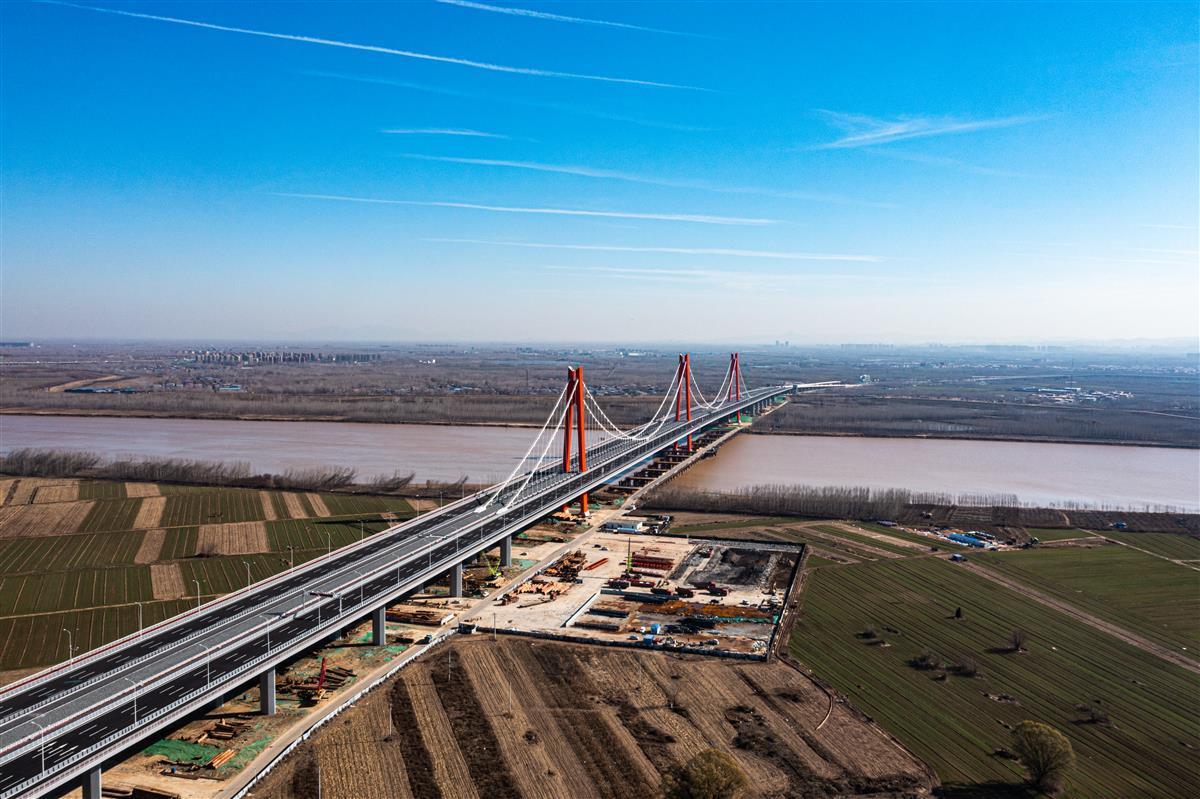 最宽黄河大桥湖北建济南黄河凤凰大桥通车