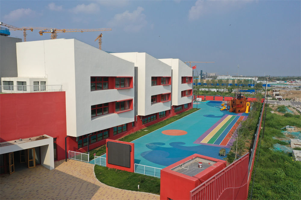 其中北京市援建的北海幼儿园,史家胡同小学及北京四中已全部竣工交付