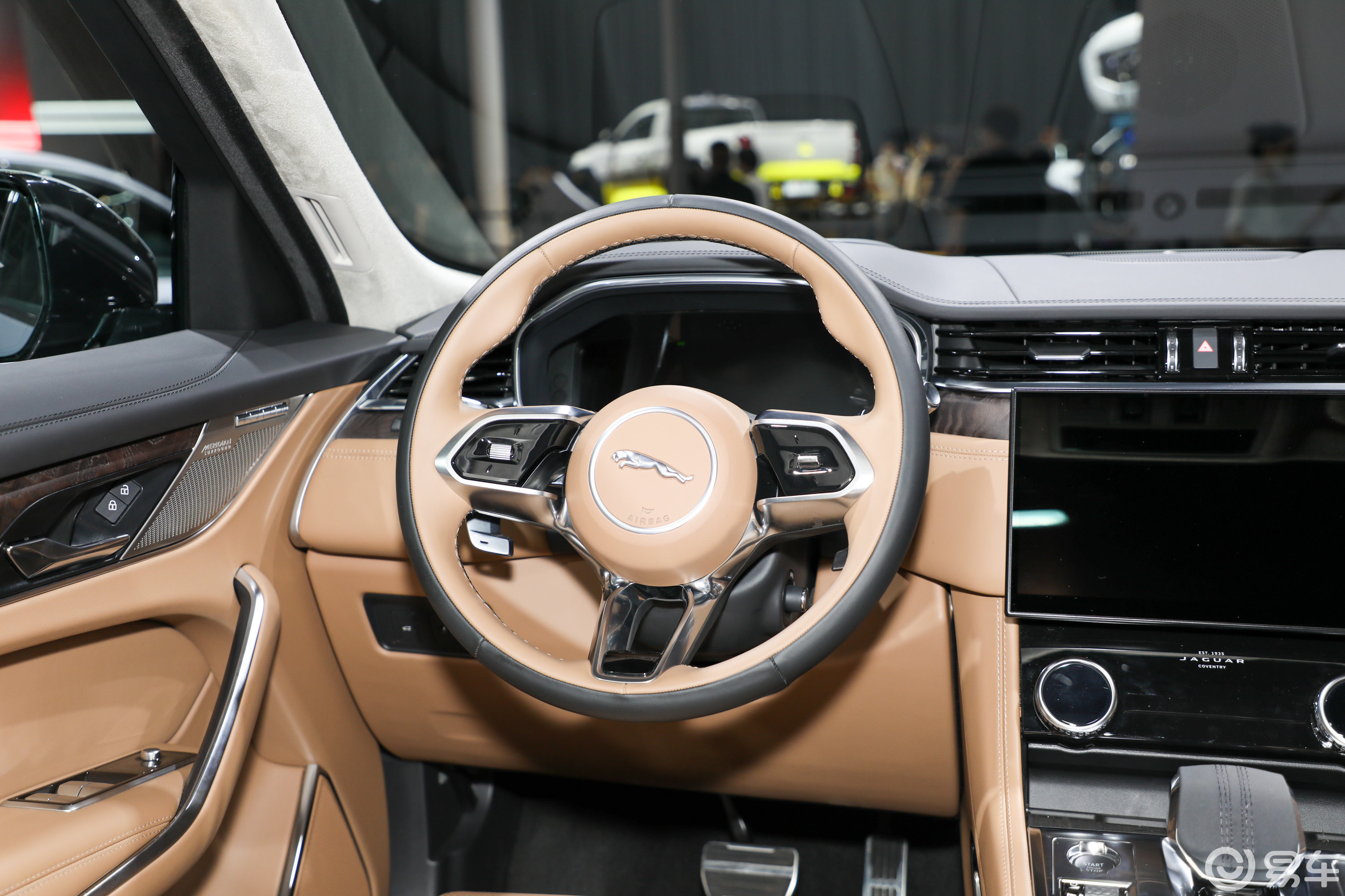 2022成都车展实拍新款捷豹fpace