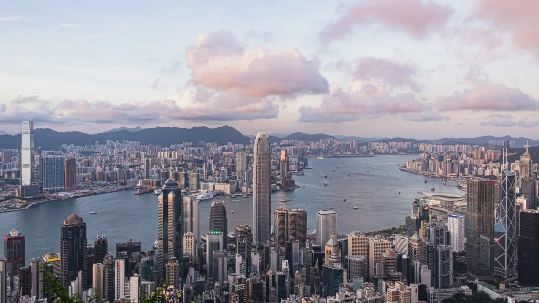 香港维多利亚港景观 &copy;Chapman Chow