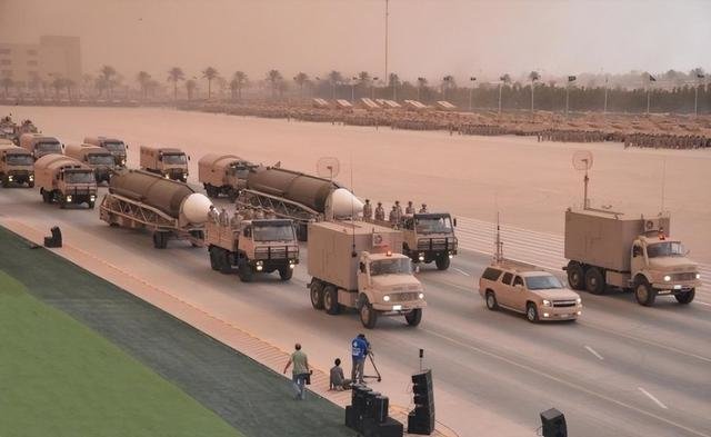 图注：2014年沙特阿拉伯大阅兵式上的东风3