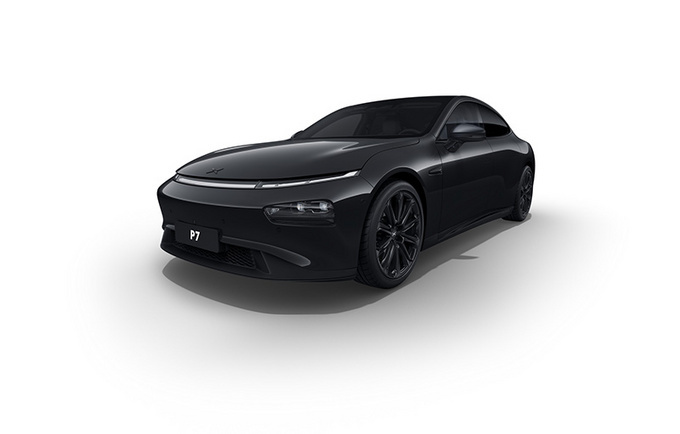 p7特别版车型外观造型与现款车型基本保持一致,更换了全新的亮黑色