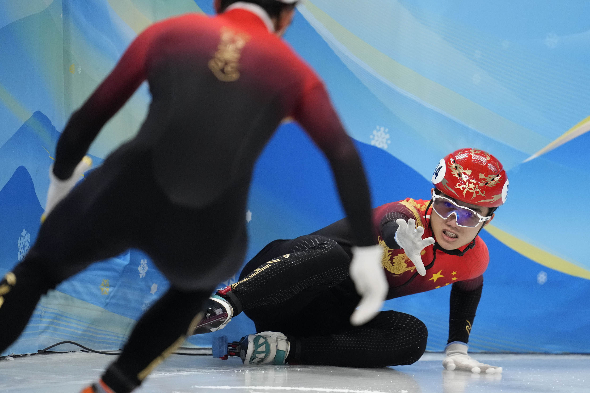 中国队意外摔倒男子短道速滑5000米接力拿下第五名