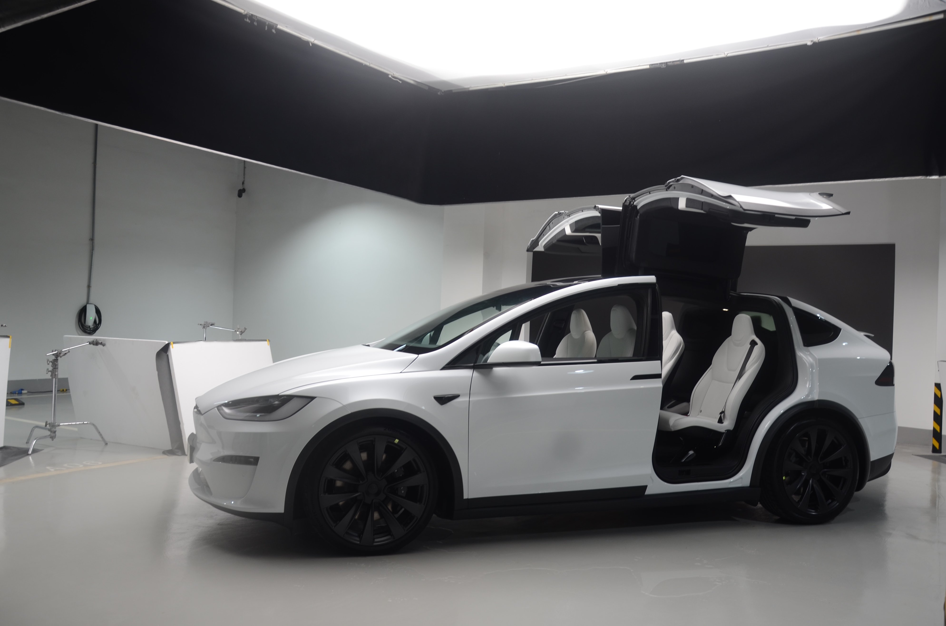 静态感受特斯拉model s plaid,静若处子的极简,动如脱兔的张力_凤凰网