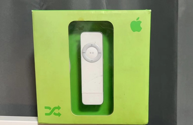 第一代iPod shuffle 图源：品玩 王博源