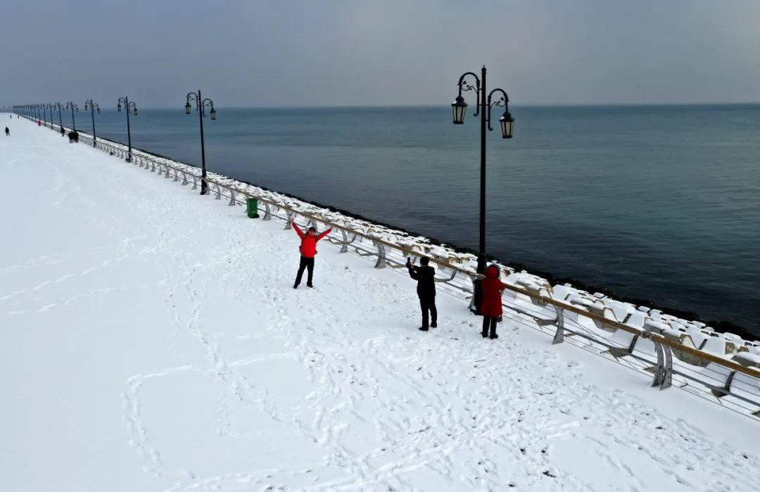 大连海边雪景。（图/IC photo）