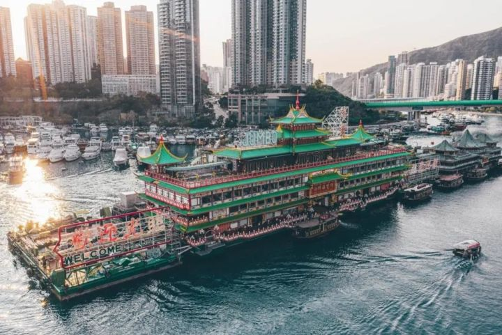 珍宝海鲜舫告别香港,曾是周星驰电影的取景地,曾接待多国政要和名流__凤凰网