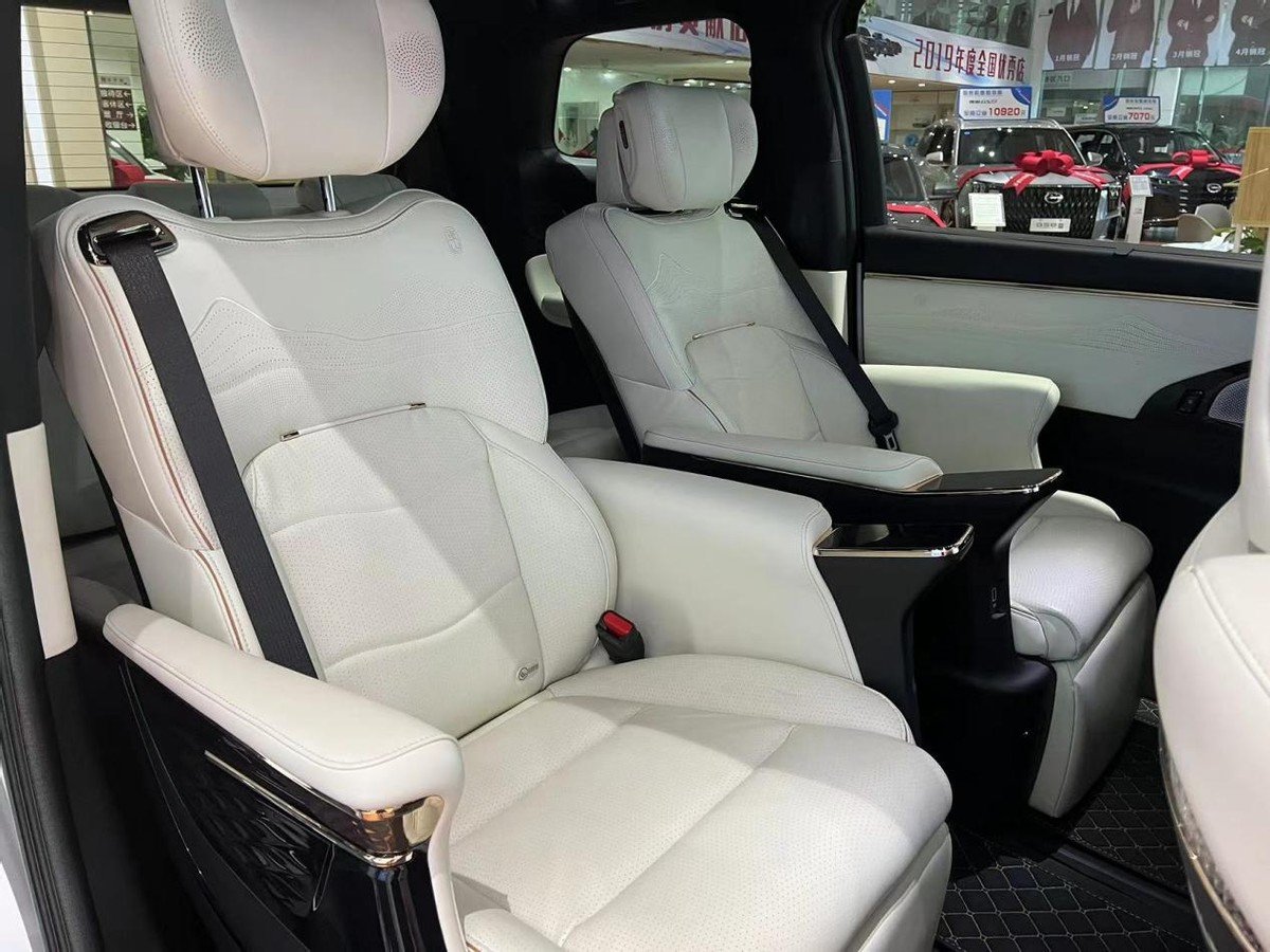 探店传祺新一代m8宗师版,升级巨大,极致奢华,难怪盲订也火爆_凤凰网