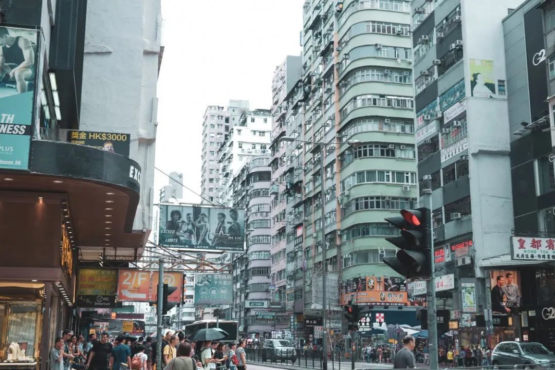 圖 | 香港街頭的匆匆人群