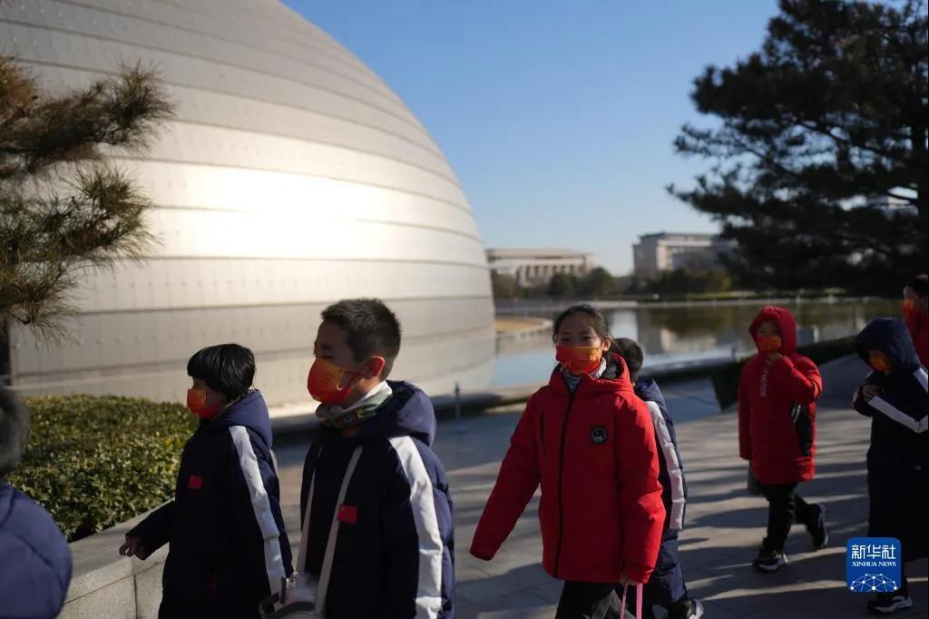 马兰花儿童合唱团的孩子们前往国家大剧院录音。 （摄影：彭子洋）