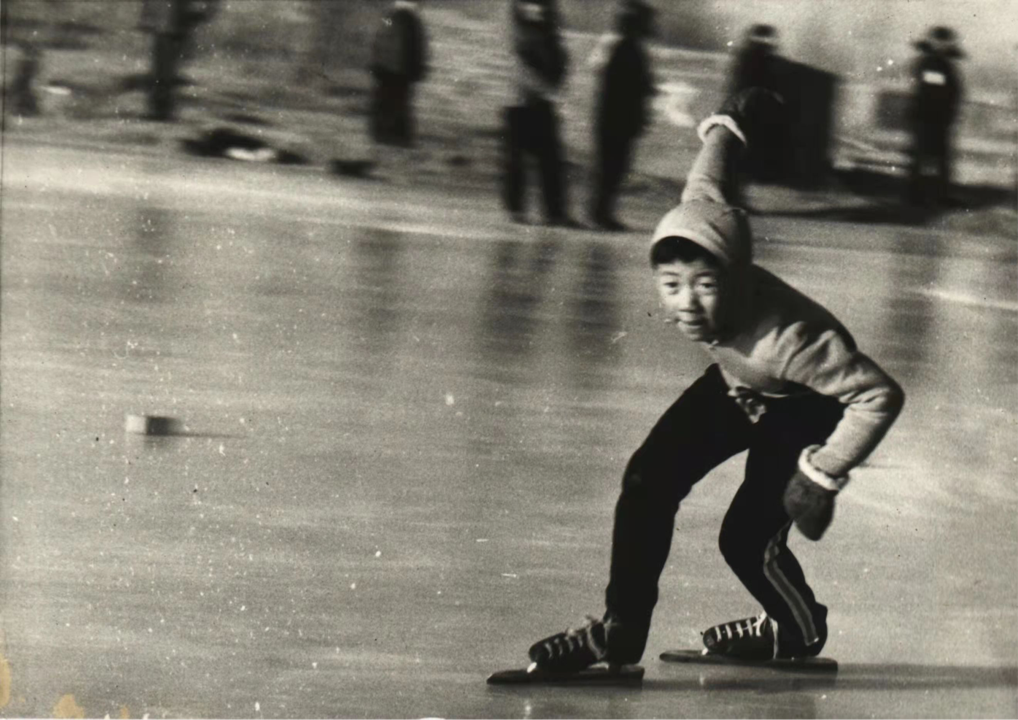 李佳军童年时期进行滑冰训练