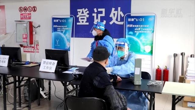 北京市海淀区多个新冠疫苗接种点，有不少老年人前来接种新冠疫苗加强针
