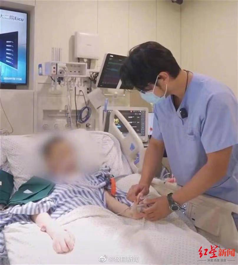 ▲女孩在ICU抢救中(视频截图)