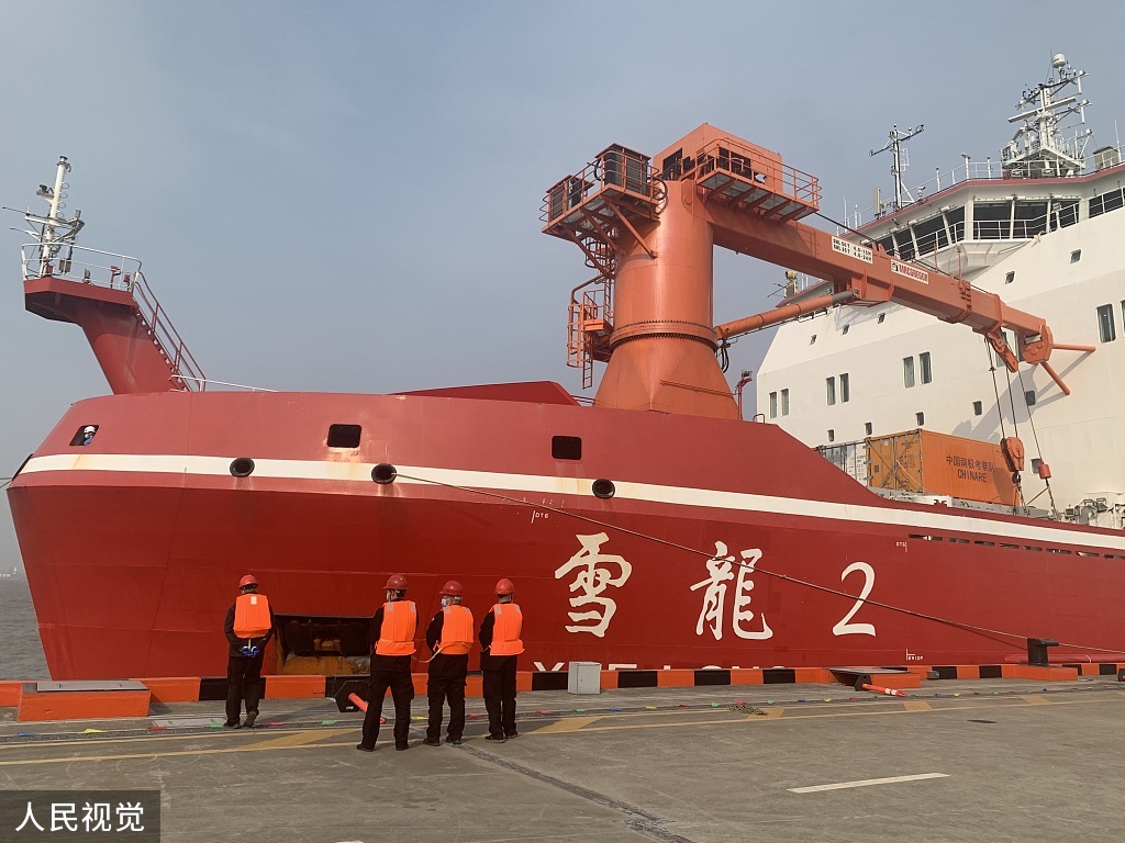 2022年4月20日下午16时许,国产“雪龙2”号极地科考船圆满完成中国第38次南极科学考察任务顺利返沪 ,靠泊在上海外高桥的中国极地科考国内基地码头。